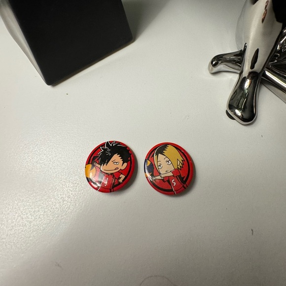 Haikyuu Kenma Kozume and Kuroo Tetsurō Anime Character Pins - Picture 4 of 4